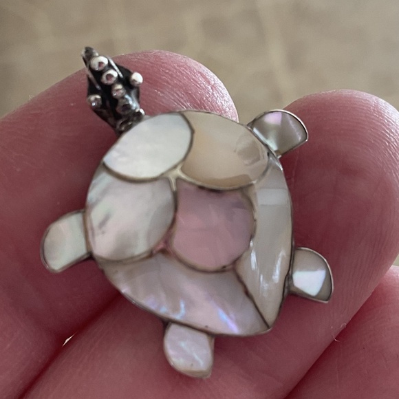 NWOT STERLING SILVER 925 Mother Of Pearl Inlay Turtle Pendant - Picture 8 of 8